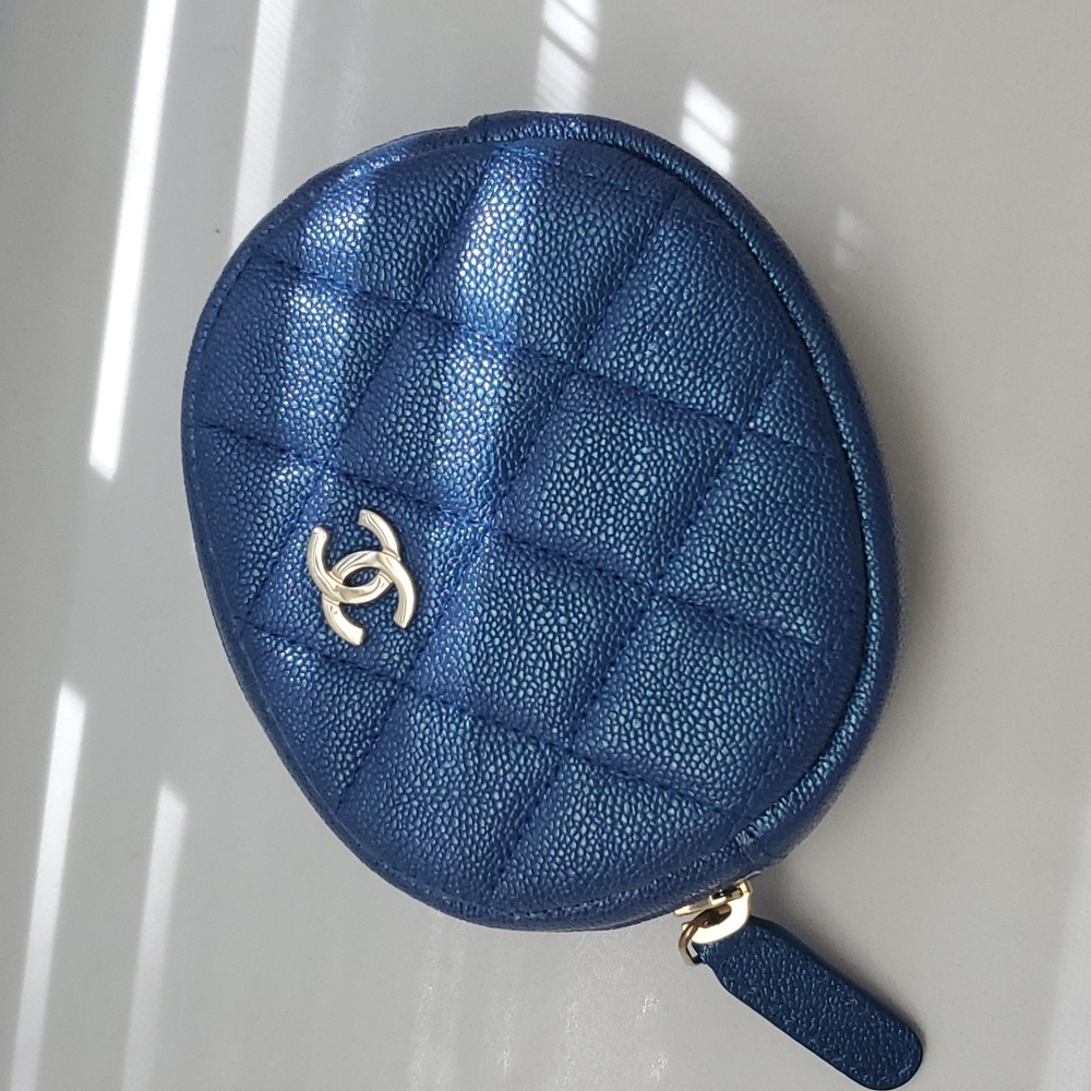 Chanel 19S Iridescent Blue Round Coin Pouch - Picture 3 of 11